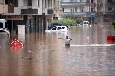 Наводнения за пожарами: Эрдоган сообщил о жертвах стихии на севере Турции