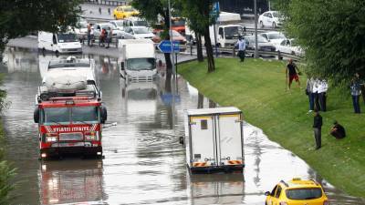 Число жертв наводнения в Турции увеличилось до 27