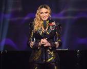 Мадонну раскритиковали за фотошоп на новом селфи