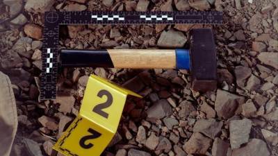 Бывший зек убил двух человек и взял в заложники 13-летнюю девочку