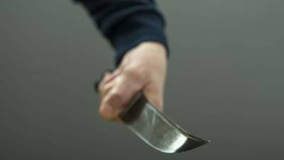 Мужчина с ножом и гирей напал на полицейских в Уфе