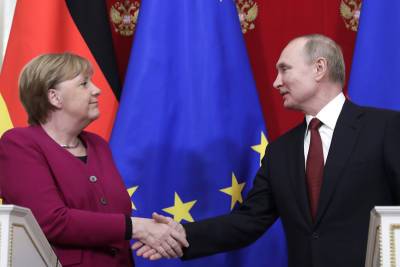 Меркель посетит Москву в августе
