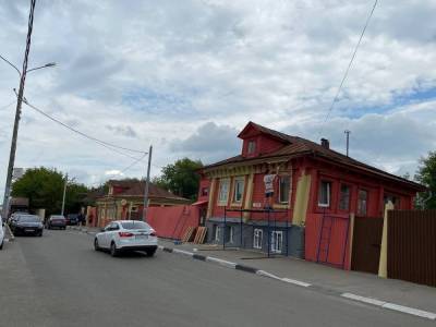 Дома «ядовитого» цвета перекрашивают в Нижнем Новгороде