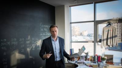 Навальный: следствие считает, что я использовал машину времени