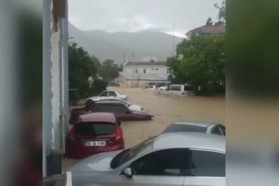Эрдоган объявил зоной бедствия пострадавшие от наводнения регионы Турции