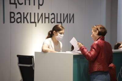В Петербурге вакцинировали более 60% сотрудников гостиниц и отелей