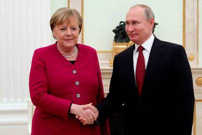В Кремле подтвердили переговоры Путина и Меркель