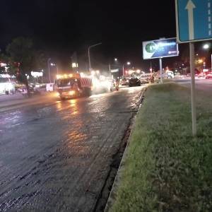 В Запорожье ремонтируют дорогу на Набережной магистрали. Фото