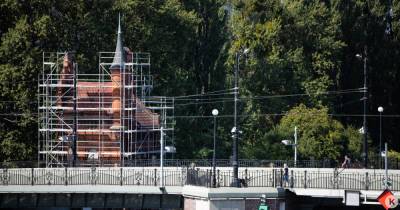 В Калининграде начали ремонтировать Домик смотрителя Высокого моста