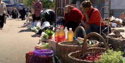 Не могут заработать на еду: 67% украинцев считают себя бедными