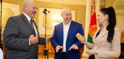 Гордон: «Лукашенко сошел с ума и сдал двух президентов»
