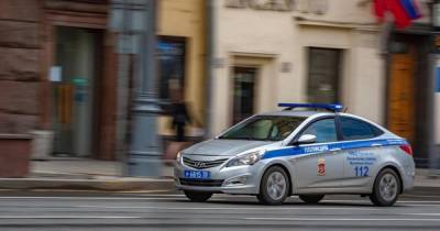 Из припаркованного в центре Москвы Mercedes похитили 6 млн рублей