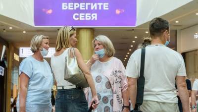 Губернатор Петербурга заявил о спуске с плато третьей волны пандемии