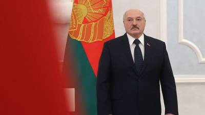 Александр Лукашенко призвал опытных чиновников поддерживать молодых управленцев