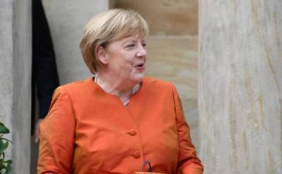 Сотрудник РАН Камкин назвал визит канцлера ФРГ Меркель в Россию «прощальными гастролями»