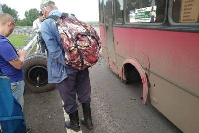 В Ярославле автобус потерял колеса во время движения