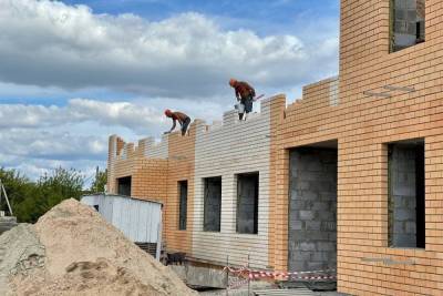 Вячеслав Гладков призвал подрядчиков в Ивне строить дома быстро и качественно