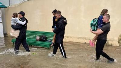 В Анапе более 330 детей эвакуировали из санатория из-за подтоплений