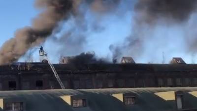 В Петербурге потушили очередной пожар на заводе "Красный треугольник"