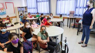 Прививать ли детей в школах: спор минздрава и минпроса дошел до учителей