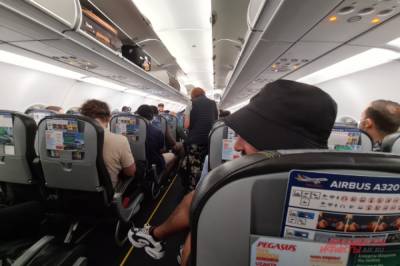 Самолет Сочи - Уфа вынужденно сел в Волгограде из-за пьяного дебошира