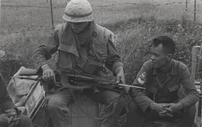 «Паршивые винтовки»: почему американцы во Вьетнаме меняли свои М-16 на АК-47
