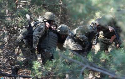 Военные на Донбассе попали под обстрел из минометов и артиллерии, есть раненые