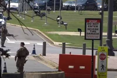 На военной базе в США задержали вооруженного мужчину