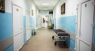 Работники волгоградской больницы заподозрены в халатности после видео с брошенным ребенком