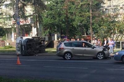 В произошедшем в Курске тройном ДТП пострадал 52-летний водитель