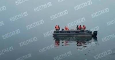 Спасатели попытаются попасть внутрь затонувшего на Камчатке Ми-8