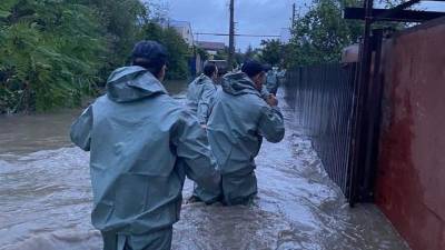 В Анапе начали массово эвакуировать туристов из-за подтоплений