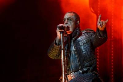 Эрмитаж обвинил лидера Rammstein в незаконной продаже цифровых изображений из музея