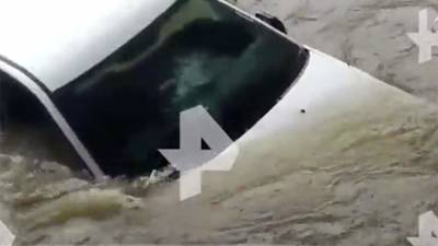 В Анапе по дороге в аэропорт утонула машина