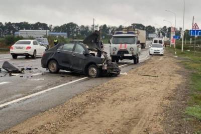 Четыре человека погибли в аварии с грузовиком на кубанской трассе