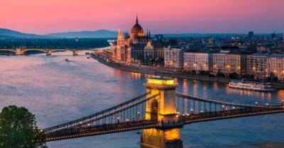 Венгрия отменила карантин для непривитых туристов из России