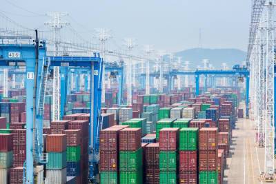 В Китае закрыли порт из-за одного COVID-больного: в мире опасаются нового кошмара с перевозками