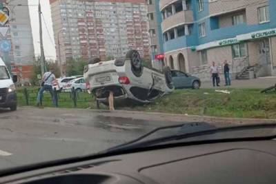 В Ижевске водитель без прав перевернул свой автомобиль