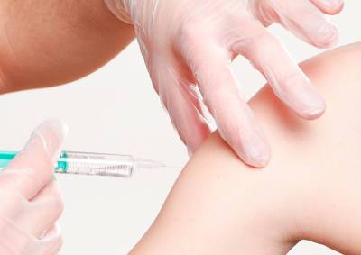 Минздрав Чехии назвал число пациентов, заразившихся COVID-19 после прививки