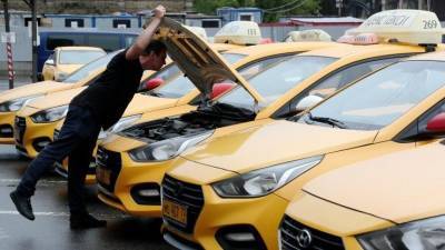 Власти Москвы поручили службам такси контролировать рост цен на поездки
