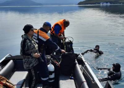 Тела погибших в Ми-8 на Камчатке туристов и пилота достали со дна Курильского озера