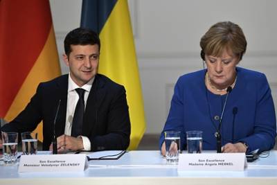 На Украине рассказали о планах Меркель поставить Зеленского перед выбором