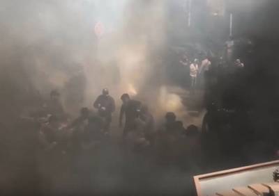У офиса Зеленского в Киеве начались столкновения националистов с полицией