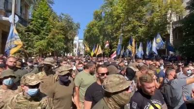 ЧП. В Киеве произошли стычки между полицией и националистами. Видео
