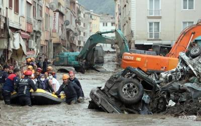 Зеленский выразил соболезнования Турции в связи с жертвами из-за наводнения