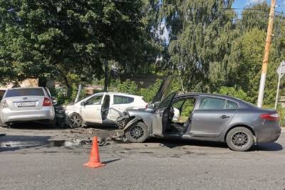 В ДТП с тремя машинами на улице Спортивной в Рязани пострадали люди