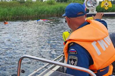 В Смоленске спасатели-десантники провели тренировки по приводнению