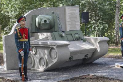 В поселке Беседа открыли памятник танкистам – защитникам Лужского рубежа