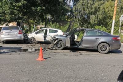 В массовой аварии на улице Спортивной в Рязани пострадало 8 человек, в том числе беременная женщина