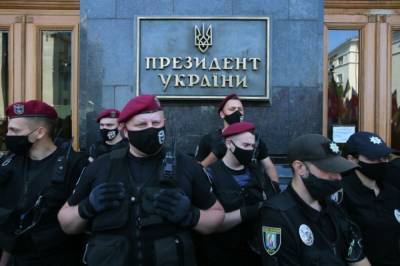 В Киеве в столкновениях с националистами пострадали семь полицейских